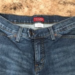 Womens size 8 Levi’s Perfectly Slimming Jeans